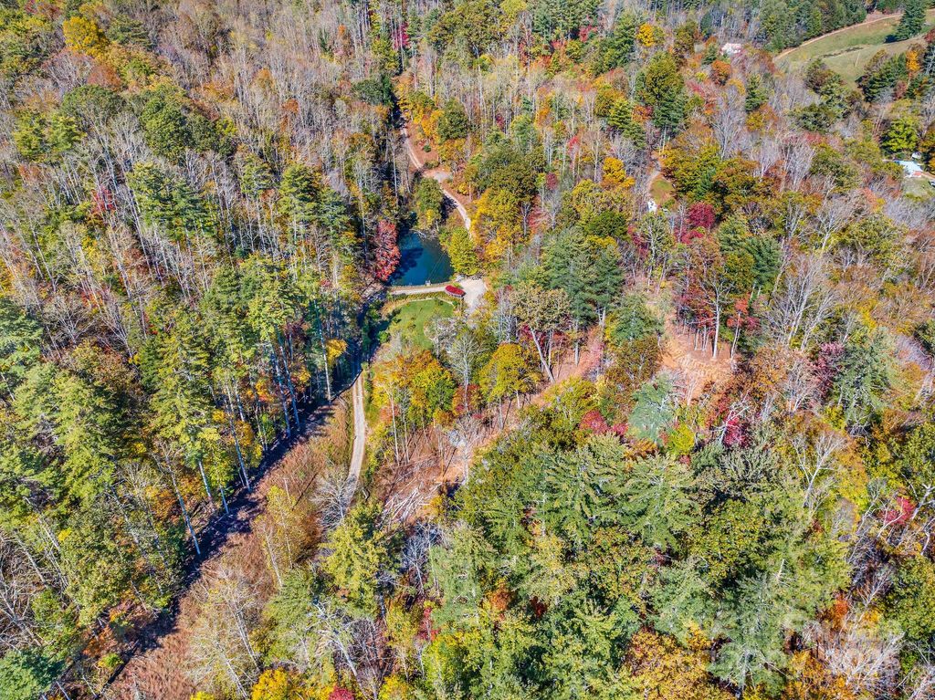 148 Fish Pond Lane, Burnsville, NC 28714
