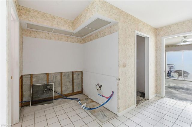 329 SE 33rd TER, Cape Coral, FL 33904