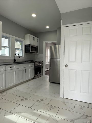 122 Dehnhoff Avenue, Freeport, NY 11520