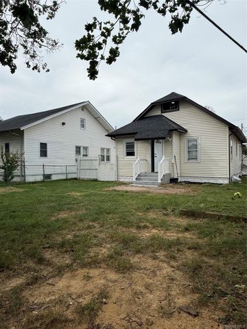 122 Dehnhoff Avenue, Freeport, NY 11520