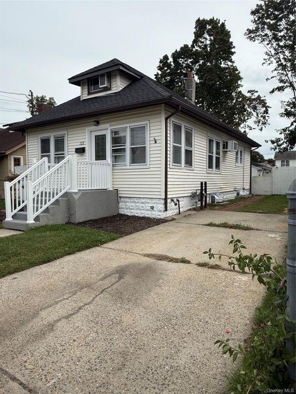 122 Dehnhoff Avenue, Freeport, NY 11520 — photo 2