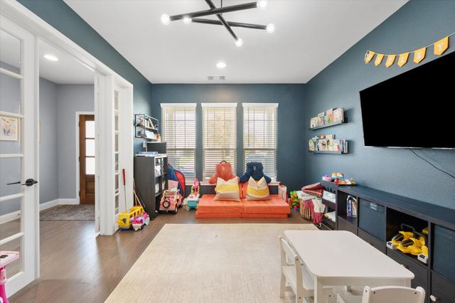 2801 Livingston Avenue, Fort Worth, TX 76110