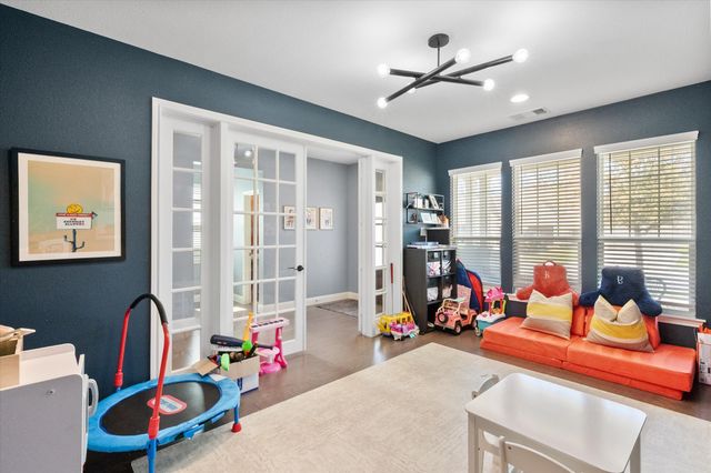 2801 Livingston Avenue, Fort Worth, TX 76110