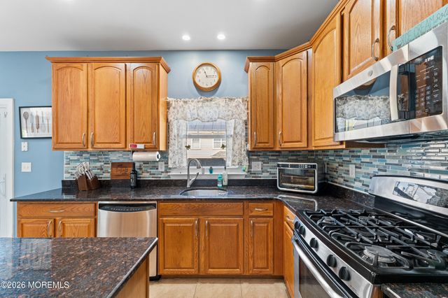 25 Columbus Avenue, Cliffwood, NJ 07721