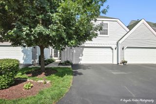 417 Country Lane Court 417, Wauconda, IL 60084