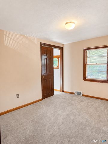 22 Leaf Avenue 2nd Floor, Waterbury, CT 06705