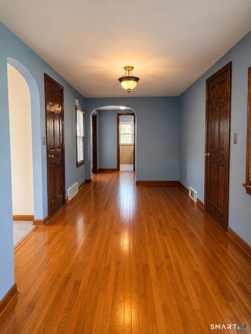 22 Leaf Avenue 2nd Floor, Waterbury, CT 06705