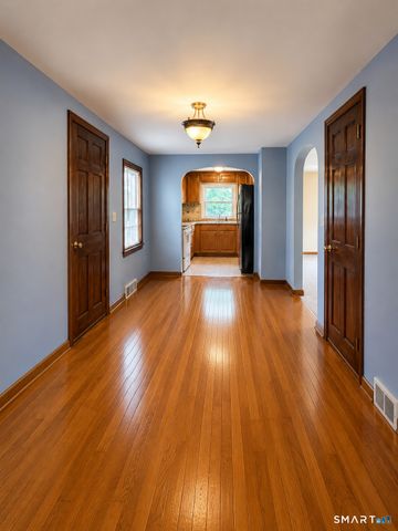 22 Leaf Avenue 2nd Floor, Waterbury, CT 06705