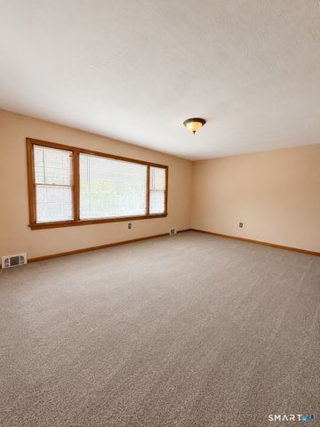 22 Leaf Avenue 2nd Floor, Waterbury, CT 06705