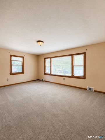 22 Leaf Avenue 2nd Floor, Waterbury, CT 06705