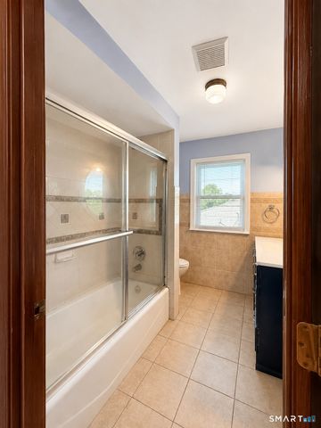 22 Leaf Avenue 2nd Floor, Waterbury, CT 06705