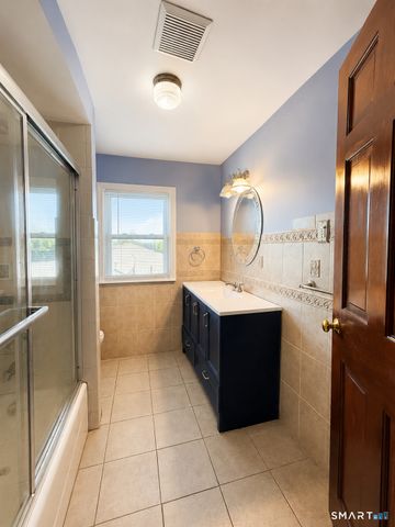 22 Leaf Avenue 2nd Floor, Waterbury, CT 06705