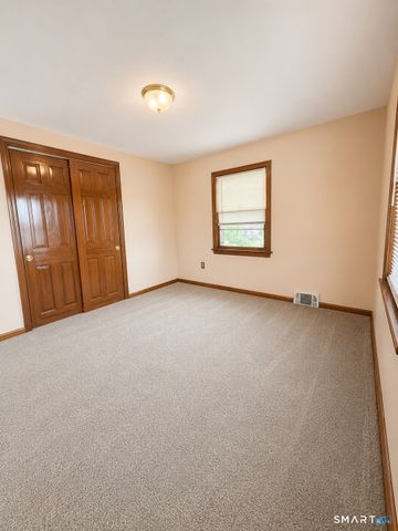 22 Leaf Avenue 2nd Floor, Waterbury, CT 06705