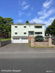 22 Leaf Avenue 2nd Floor, Waterbury, CT 06705