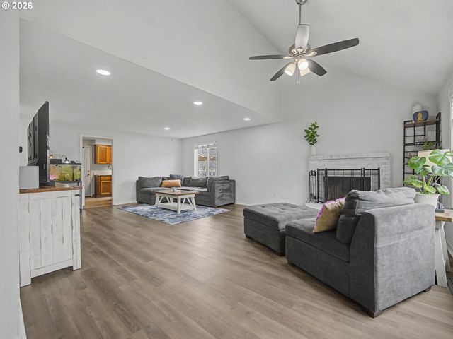 7919 Se CLACKAMAS Rd, Milwaukie, OR 97267