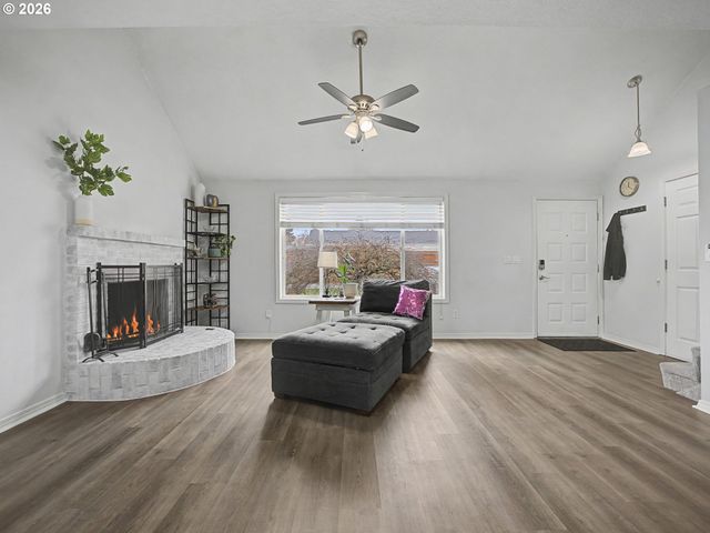 7919 Se CLACKAMAS Rd, Milwaukie, OR 97267