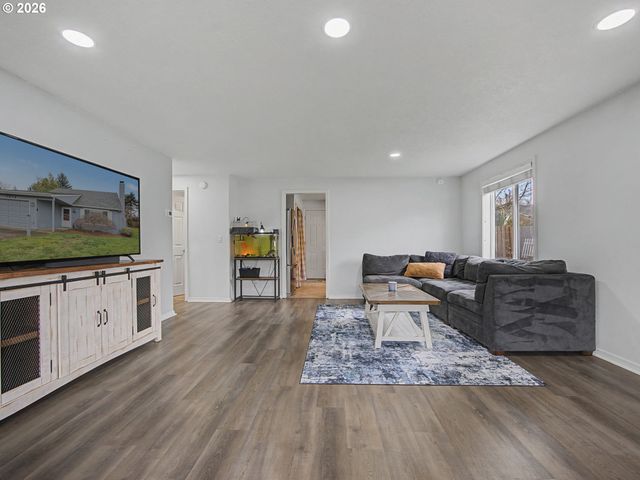 7919 Se CLACKAMAS Rd, Milwaukie, OR 97267