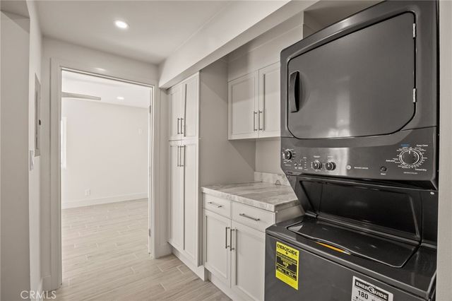 1 62nd Place 404, Long Beach, CA 90803