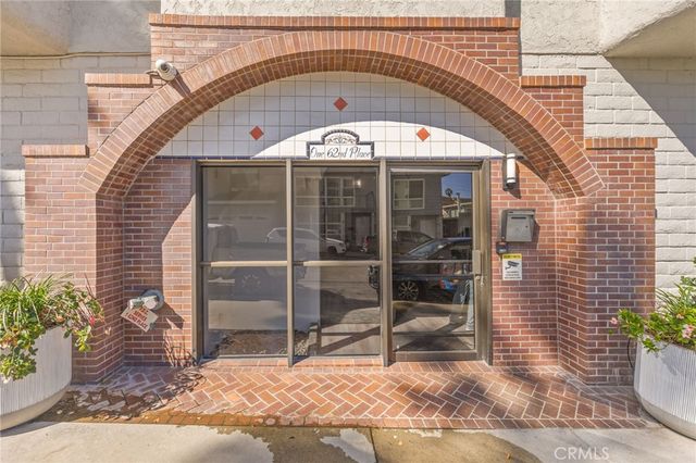 1 62nd Place 404, Long Beach, CA 90803