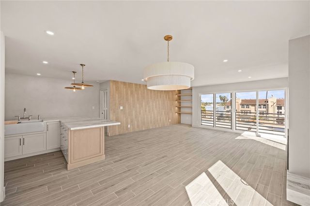 1 62nd Place 404, Long Beach, CA 90803