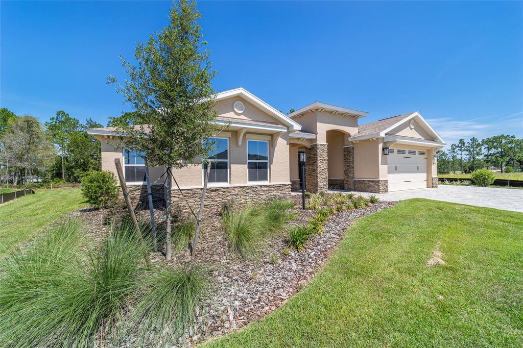 Image 5 of property listing at 10537 SW 96TH LANE ROAD, Ocala, FL 34481