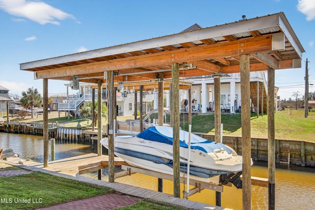 117 Janelle Drive, Bay Saint Louis, MS 39520