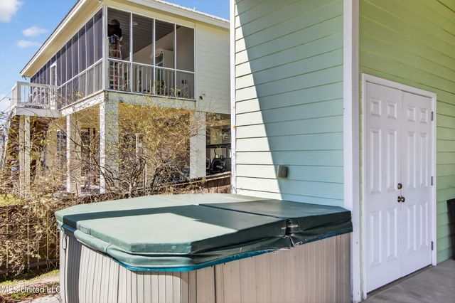 117 Janelle Drive, Bay Saint Louis, MS 39520