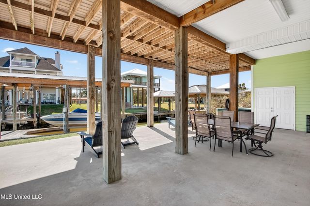 117 Janelle Drive, Bay Saint Louis, MS 39520