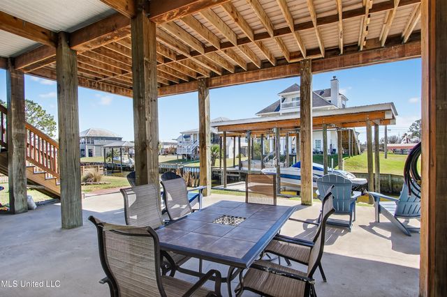 117 Janelle Drive, Bay Saint Louis, MS 39520