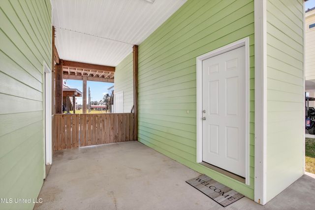 117 Janelle Drive, Bay Saint Louis, MS 39520