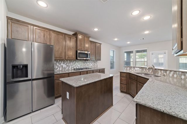2802 Knotty Forest Drive, Spring, TX 77373