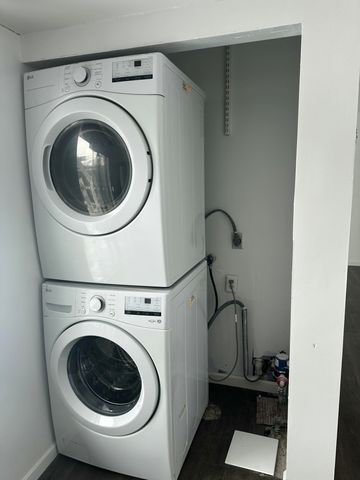 6050 Delaware Drive, Merrillville, IN 46410