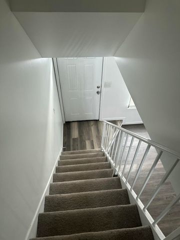 6050 Delaware Drive, Merrillville, IN 46410