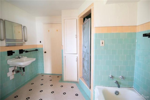1401 S 10th Avenue, Edinburg, TX 78539