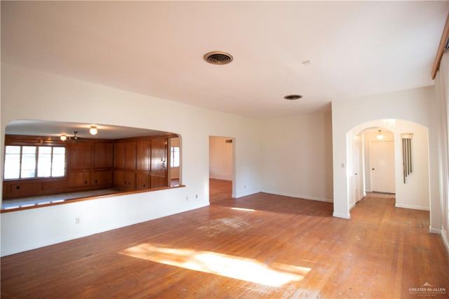 1401 S 10th Avenue, Edinburg, TX 78539