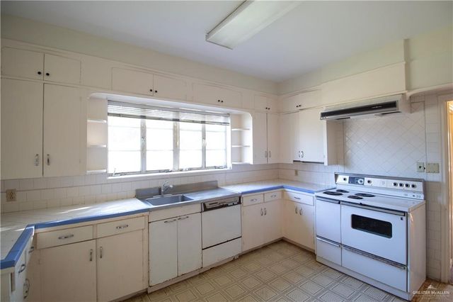 1401 S 10th Avenue, Edinburg, TX 78539