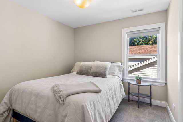 5808 W Waveland Avenue, Chicago, IL 60634