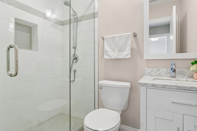 5808 W Waveland Avenue, Chicago, IL 60634