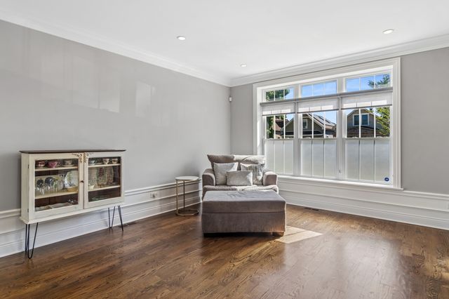 5808 W Waveland Avenue, Chicago, IL 60634