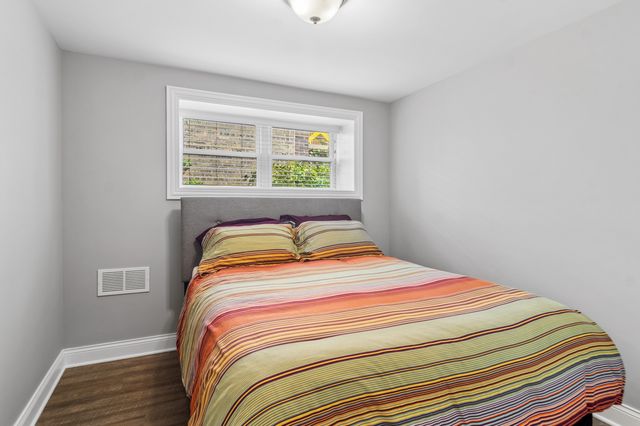 5808 W Waveland Avenue, Chicago, IL 60634