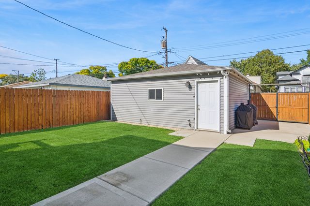 5808 W Waveland Avenue, Chicago, IL 60634