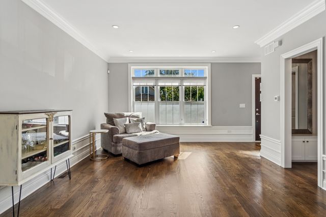 5808 W Waveland Avenue, Chicago, IL 60634