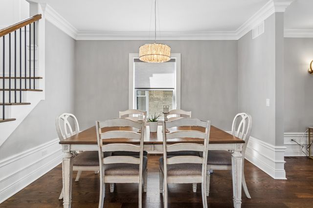 5808 W Waveland Avenue, Chicago, IL 60634