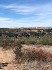 29 Rocky Knoll Road, Hemet, CA 92544