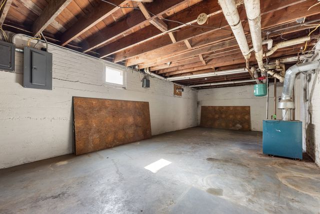 212 N Gardiner Avenue, Rockford, IL 61107