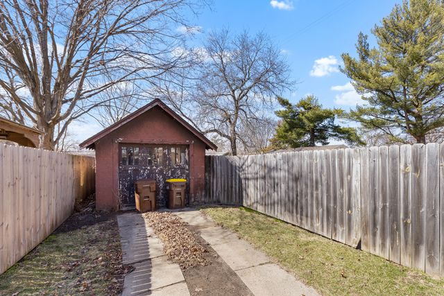 212 N Gardiner Avenue, Rockford, IL 61107