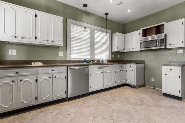 212 N Gardiner Avenue, Rockford, IL 61107