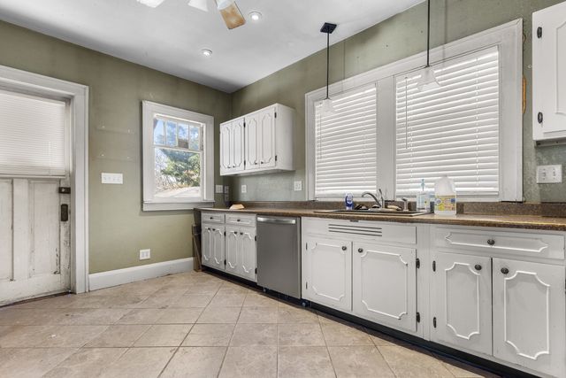 212 N Gardiner Avenue, Rockford, IL 61107