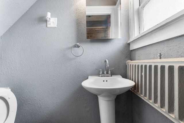 212 N Gardiner Avenue, Rockford, IL 61107