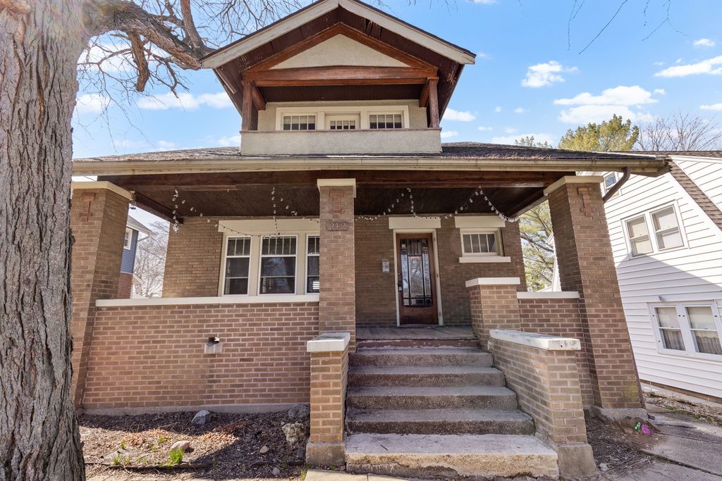 212 N Gardiner Avenue, Rockford, IL 61107